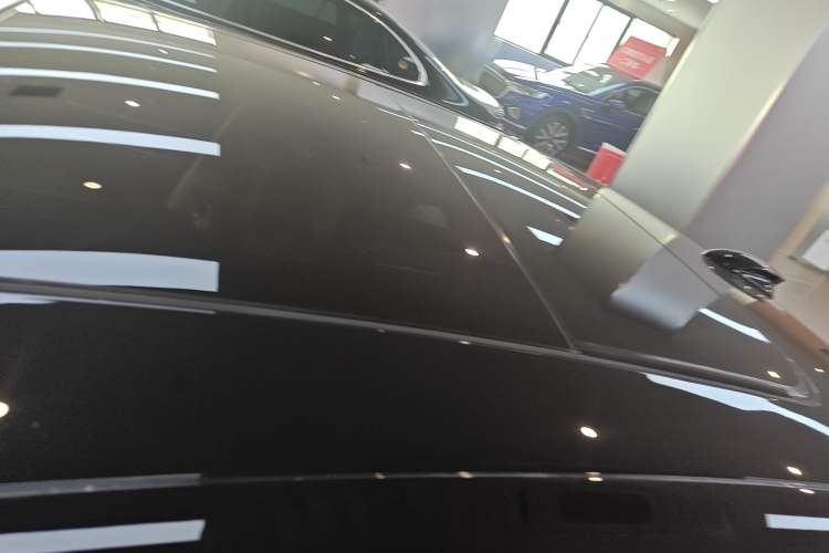 Used Hongqi H5 2025 2.0T Automatic Flag Edition – 500 000 Units Commemorative Version Roof