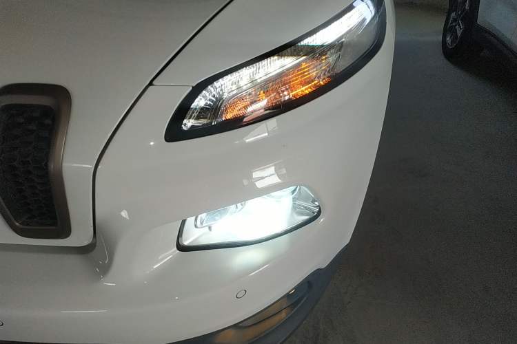 Used Jeep Cherokee 2016 2.4L 75th Anniversary Edition Left Front Headlight