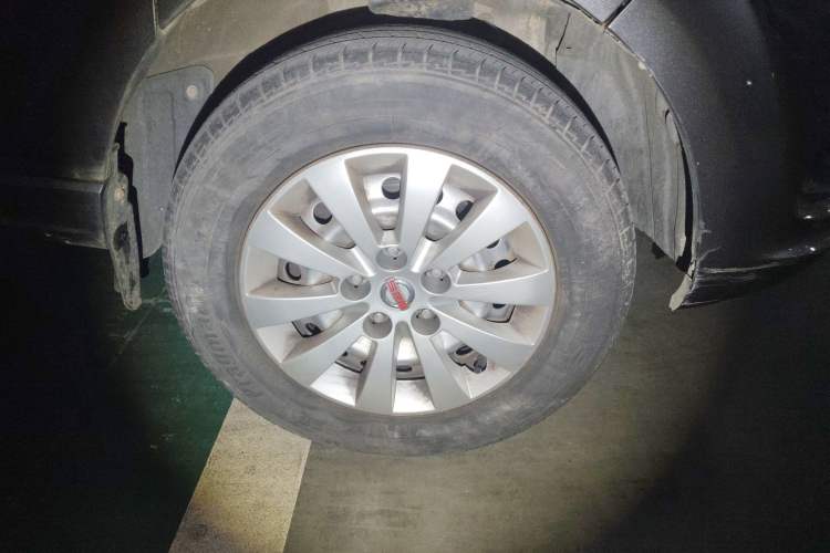 Used Jinbei Gold Hiace 2021 1.5L Passenger Vehicle Engineering Lion 6 Seats
