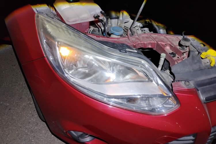 Used Ford Focus 2012 Sedan 1.6L Manual Comfort Model Right Front Headlight