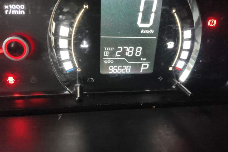 Used Roewe 350 2012 1.5L Automatic New Year Special Value Edition Odometer Close Up