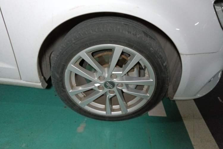 Used Audi A3 2020 Restyled Sportback 35 TFSI Entry-Level China VI Emission Standard Right Front Wheel Hub
