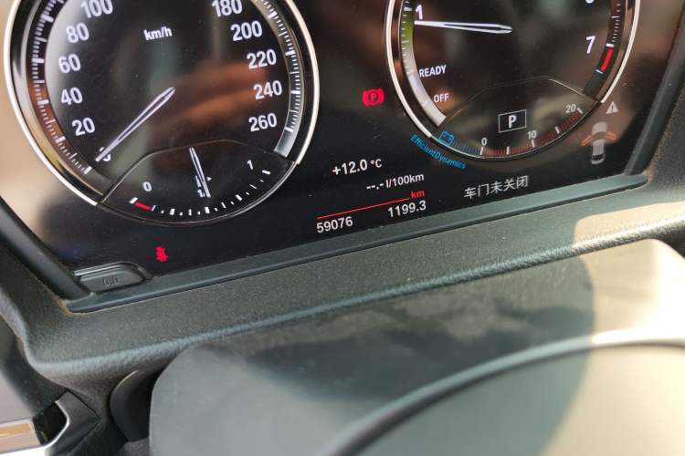 Used BMW 1 Series 2019 118i M Sport Package Odometer Close Up