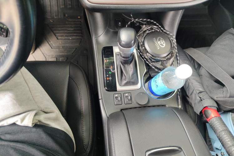 Used Toyota Highlander 2018 2.0T Four-Wheel Drive Prestige Version 7 Seats China VI Standard Gear Lever