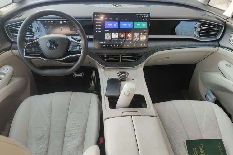 Used Denza D9 2025 DM-i Smart Drive 1020 Four-Wheel Drive Deluxe Model