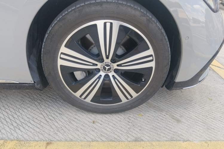 Used Mercedes-Benz EQE 2022 350 Luxury Edition Right Front Wheel Hub