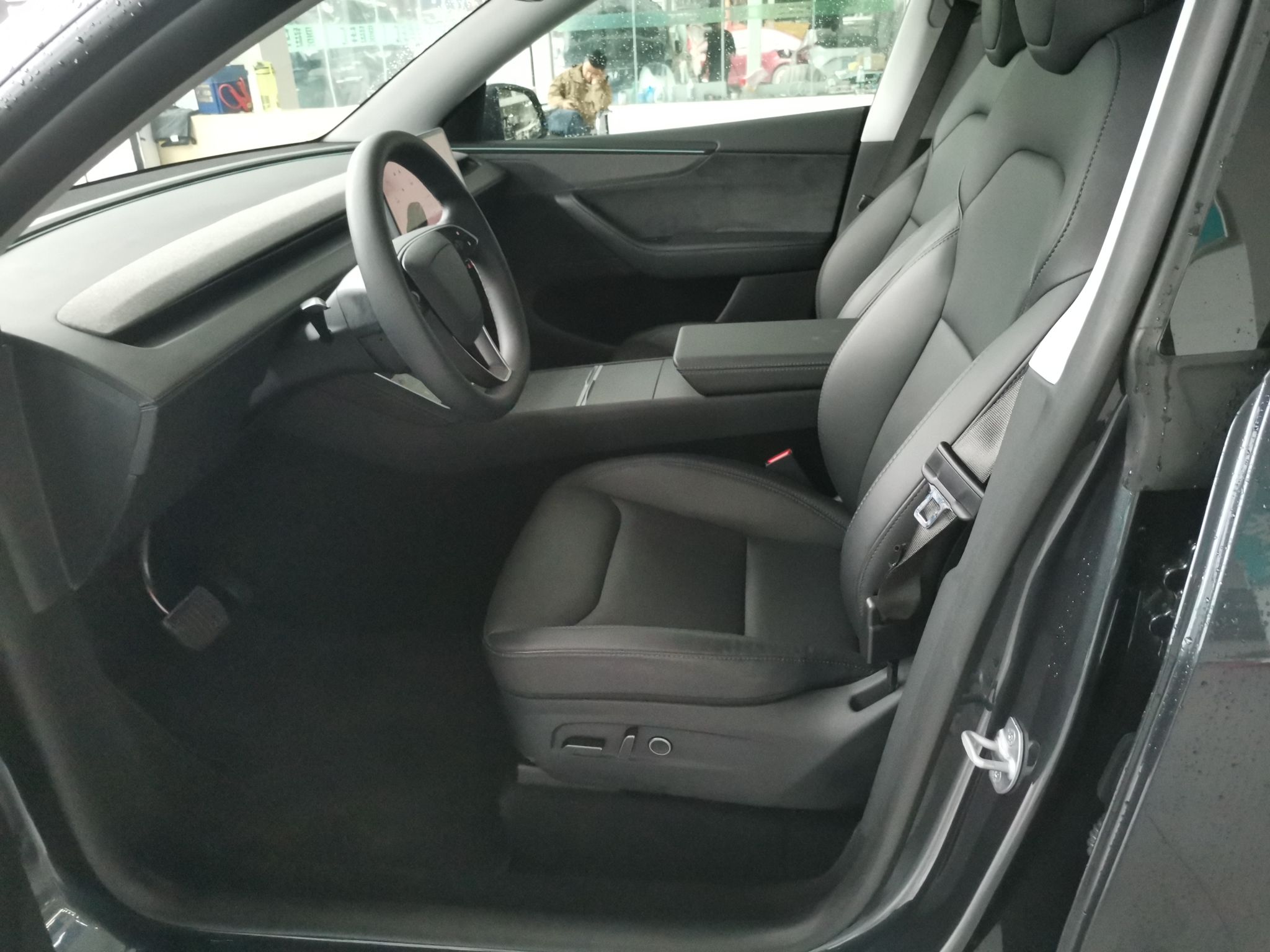 Переднее сиденье в автомобиле