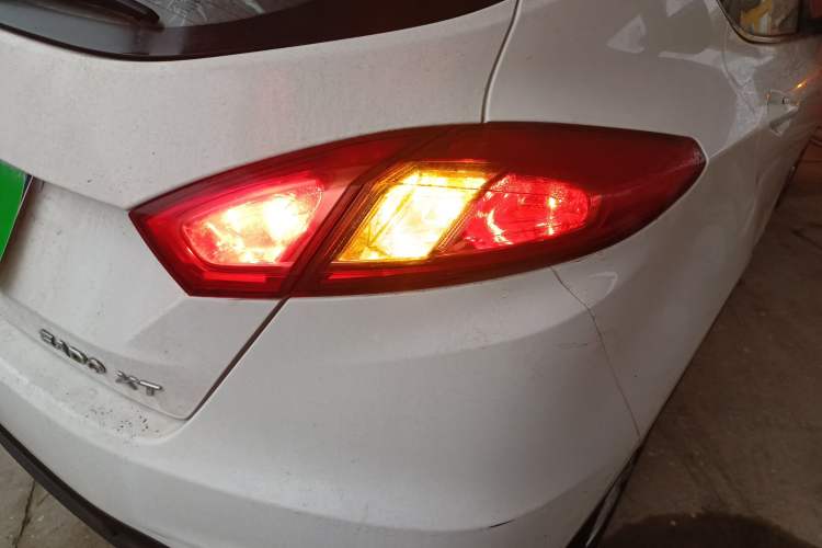 Used CHANGAN Eado 2013 1.6L Manual ZhiKu Model China IV Standard Exterior 3