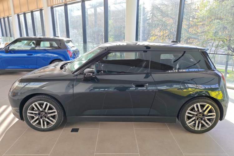 Used MINI Electric MINI COOPER 2025 456km COOPER E Classic Style
