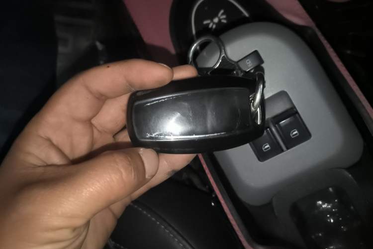 Used ORA Black Cat 2021 351 km Standard Version Vehicle Key