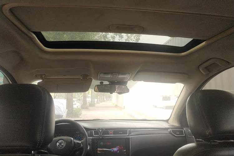 Used Dongfeng Fengon 580 2016 Revised Version 1.5T CVT Luxury Edition Headliner