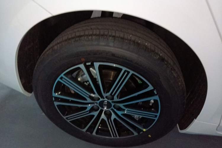 Used Geely Auto Preface 2026 Model Oriental Yao 1.5TD Fuyao Edition Right Rear Wheel Hub