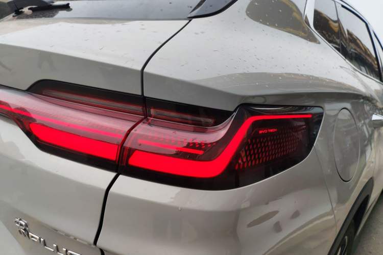 Used BYD Song PLUS New Energy 2025 EV Smart Drive Edition 605km Flagship Model Right Rear Taillight