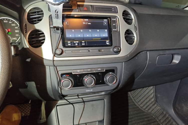 Used Volkswagen Tiguan L 2017 300TSI Automatic Two-Wheel Drive Silk Road Luxury Edition
