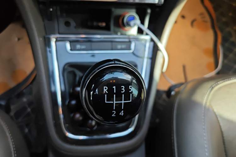 Used Volkswagen Bora 2014 1.6L Manual Fashion Edition
