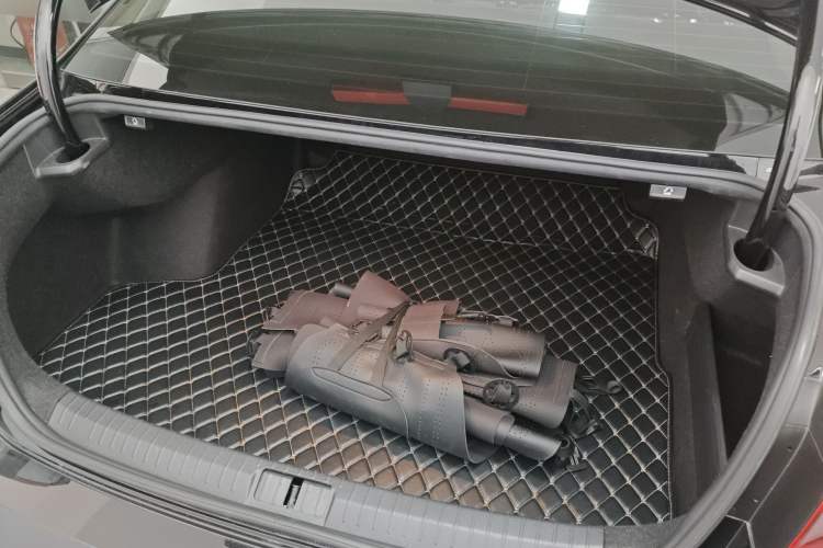 Used Volkswagen Magotan 2020 330TSI DSG Leading Model Trunk