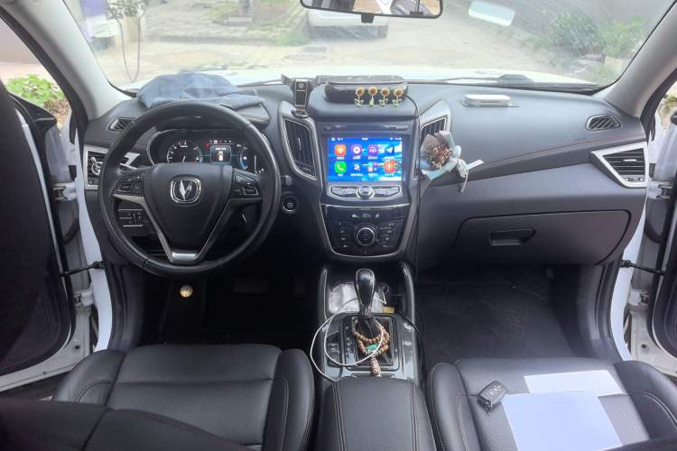 Used CHANGAN CS75 2017 Shangkui Edition 1.5T Automatic Fengyue Model Center Console