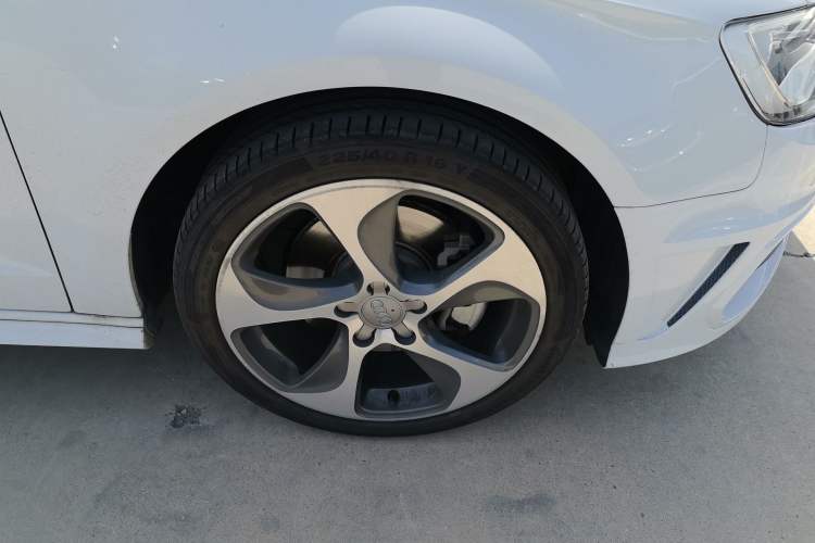 Used Audi A3 2015 Sportback 45 TFSI S line sports model Right Front Wheel Hub