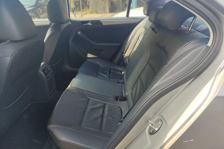 Used Volkswagen Sagitar 2014 Revised Version 1.4TSI Automatic Luxury Edition
