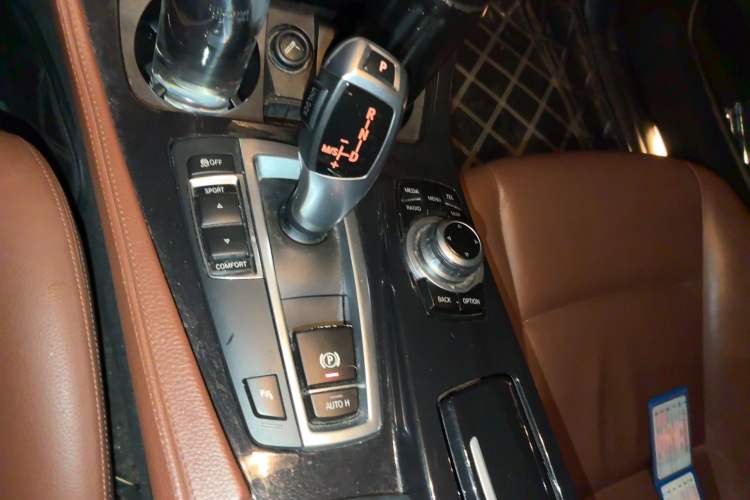 Used BMW 5 Series 2014 528Li Leading Model
