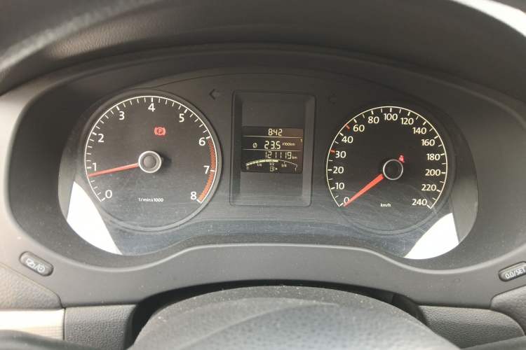 Used Volkswagen Sagitar 2012 1.6L Manual Comfort Model Instrument Cluster