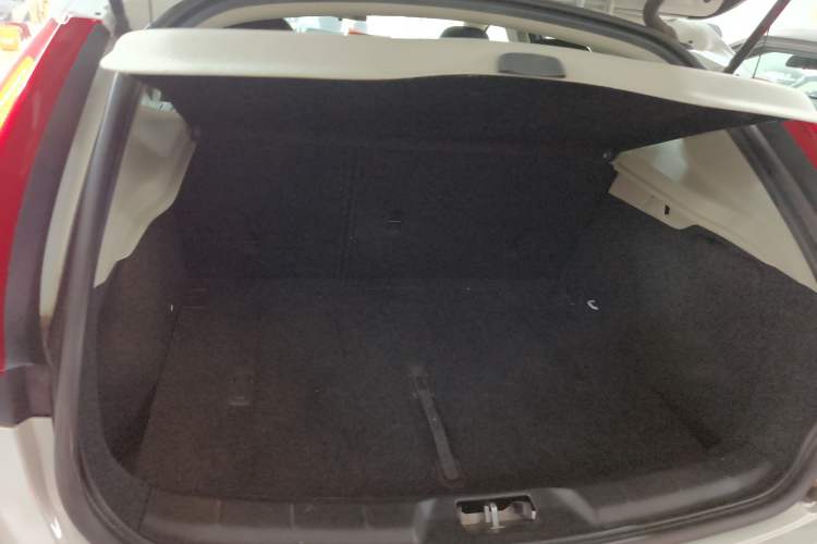 Used Volvo V40 2014 2.0T Zhiya Edition Trunk