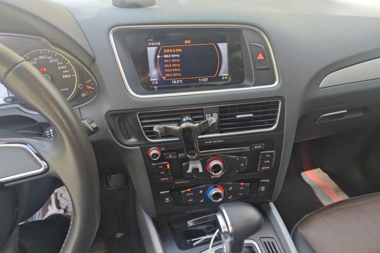 Used Audi Q5 2017 Plus 40 TFSI Ambition Model
