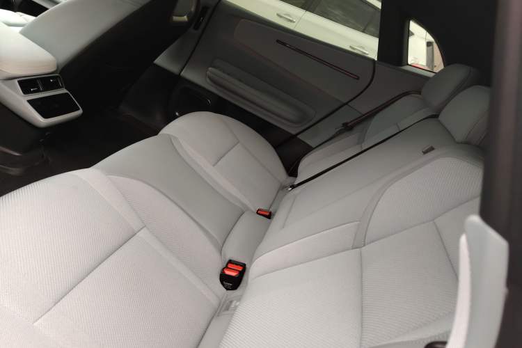 Used Polestar 4 2023 Single-Motor Long-Range PLUS Left Rear Seat