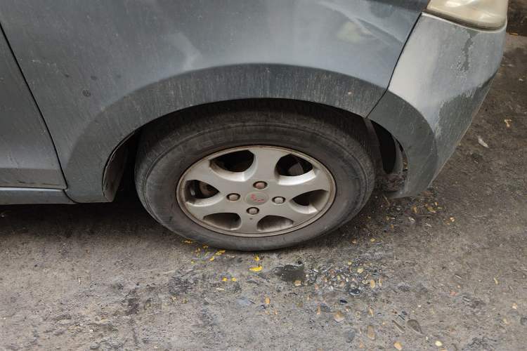 Used Wuling Hongguang 2010 1.4L Comfort Version Right Front Wheel Hub