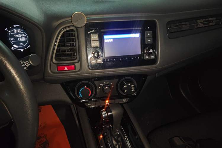 Used Honda Vezel 2015 1.5L CVT two-wheel drive Comfort trim Audio And AC Panel