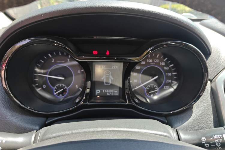 Used JMC Yusheng S350 2013 2.4T Automatic 2WD Diesel Luxury Edition 5 Seats Instrument Cluster