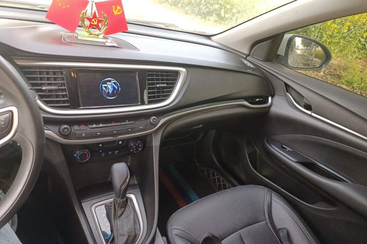 Used Buick GT 2021 Revised Version Flagship 1.5L Automatic Elite Edition Audio And AC Panel