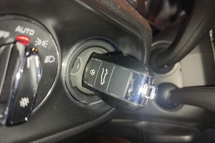 Used Porsche Macan 2017 Macan 2.0T Vehicle Key