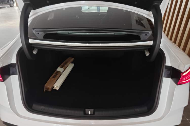 Used BYD Seal 06 New Energy 2025 DM-i Smart Drive 80KM Luxury Model Trunk