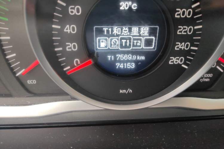 Used Volvo XC60 2017 T5 Smart Upgrade Edition Odometer Close Up