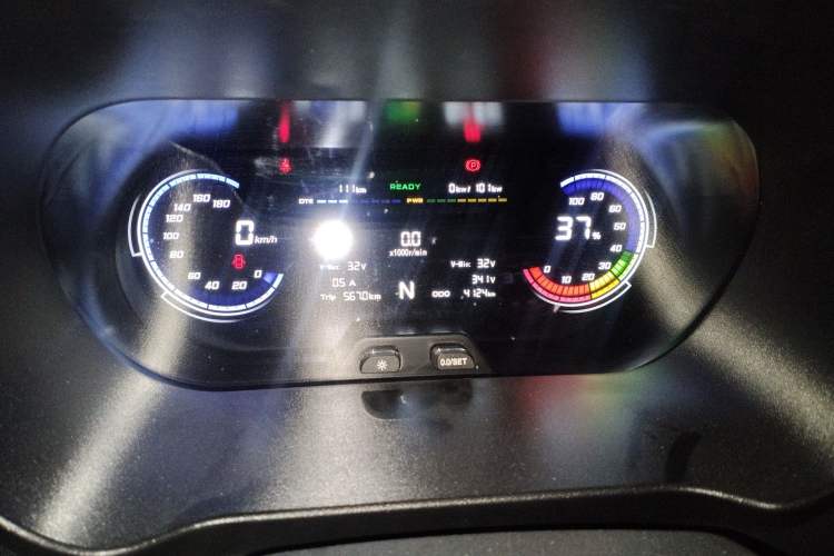 Used CHANGAN KAICHENG Ruixing EM60 2025 Passenger Version Comfort Edition 6 Seats 300 km Range Side-Hinged Doors Instrument Cluster