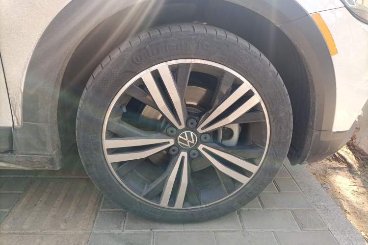 Used Volkswagen Touran 2021 Volkswagen Touran L 280TSI DSG Boundary Edition 7-Seater Right Front Wheel Hub