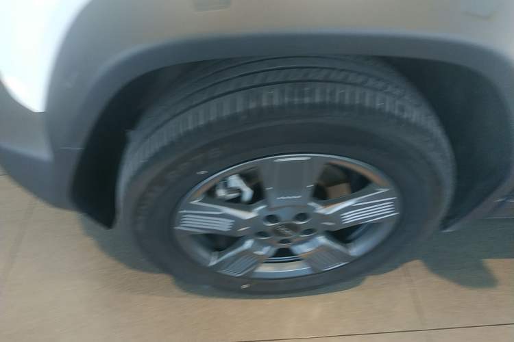 Used iCAR 03 2024 401km Two-Wheel Drive Standard Advanced Version Left Front Wheel Hub