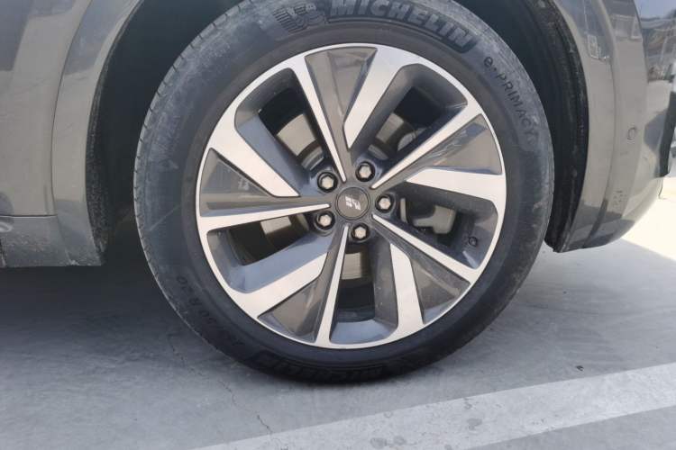 Used Li Auto ONE 2021 Extended-Range 6-Seater Version Right Front Wheel Hub