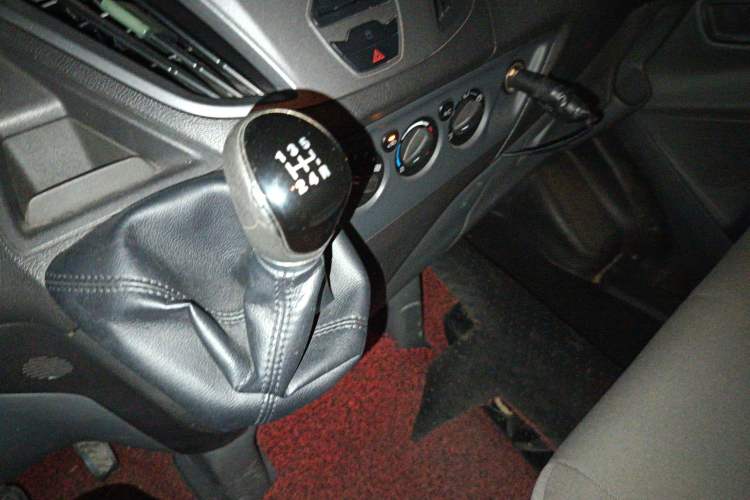 Used Ford Transit 2017 2.0T Diesel Multi-Function Commercial Vehicle Mid-Drive Mid-Roof China V Standard