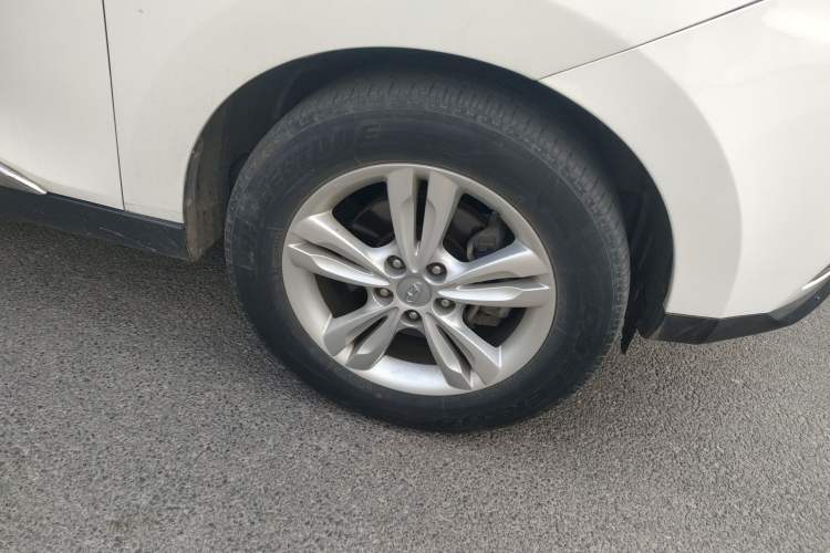 Used Hyundai ix35 2010 2.0L Automatic Two-Wheel Drive Elite Edition GLS Right Front Wheel Hub