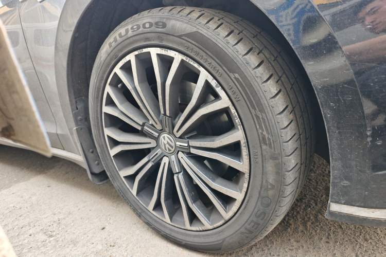 Used Volkswagen Phideon 2019 380TSI Two-Wheel Drive Business Edition China VI Standard
