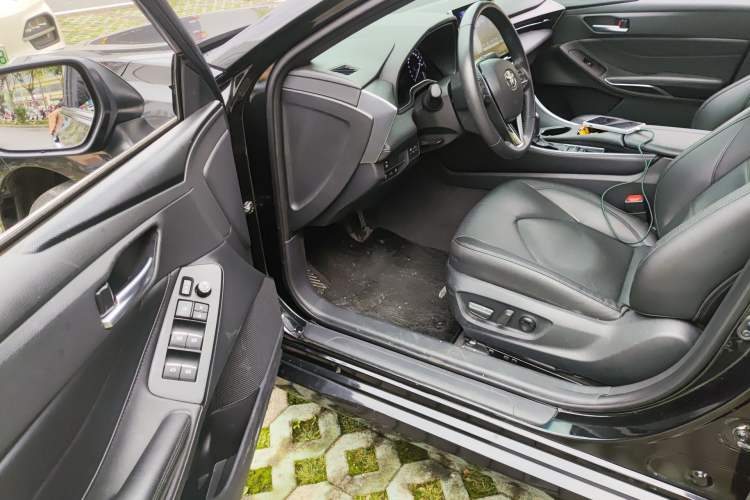 Used Toyota Avalon 2023 Dual-Engine 2.5L Luxury Edition Driver Seat