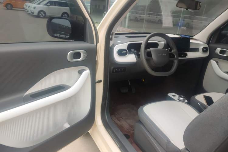 Used Geely Galaxy Panda 2025 210 km – Yuanqi Bear Driver Seat