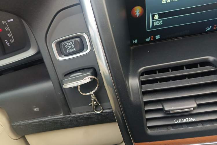 Used Volvo XC60 2017 T5 AWD Smart Version
