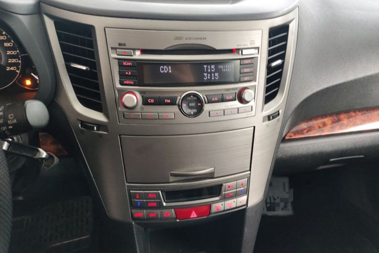 Used Subaru Outback 2010 2.5i Luxury Edition Audio And AC Panel