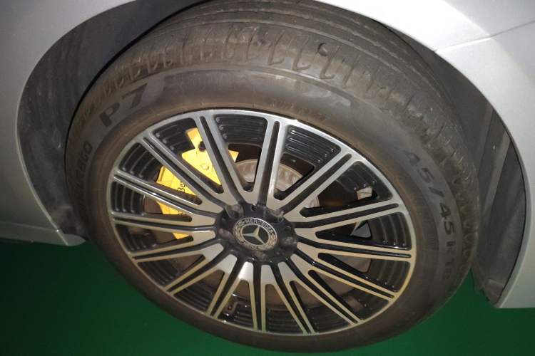 Used Mercedes-Benz E-Class 2018 Facelift E 200 L Sport Edition Right Front Wheel Hub