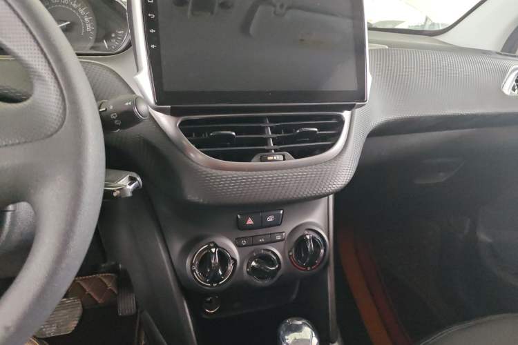 Used Peugeot 2008 2015 1.6L Automatic Playcool Edition Audio And AC Panel