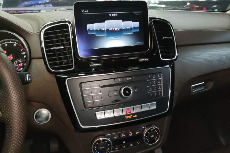 Used Mercedes-Benz GLE 2017 GLE 320 4MATIC Dynamic Model Audio And AC Panel