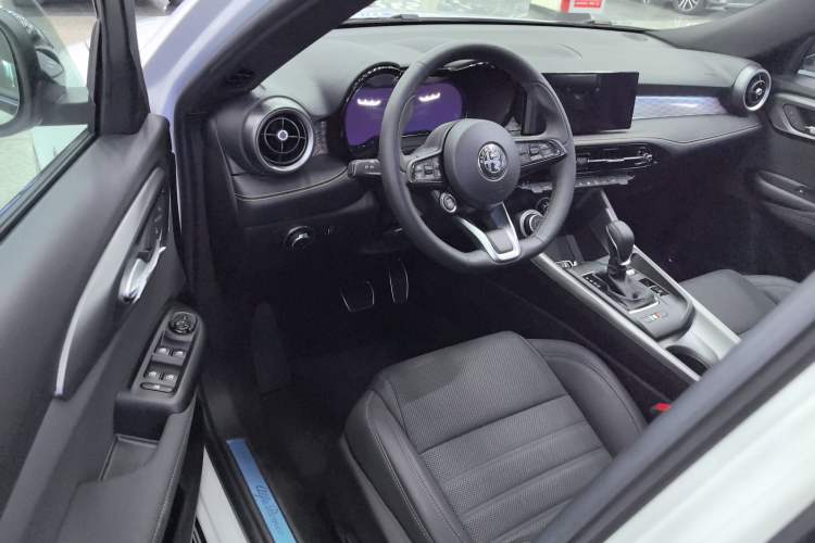 Used Alfa Romeo Tonale 2023 2.0T 268HP AWD Veloce Track Edition
